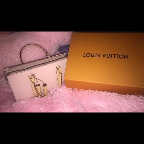 Louis Vuitton Neo Triangle Spring 2017 Collection - Picture 2 of 2